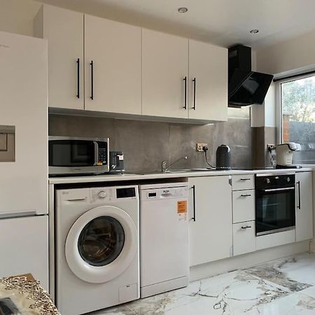 Apartment C, A One Bedroom Flat In South London Carshalton Extérieur photo
