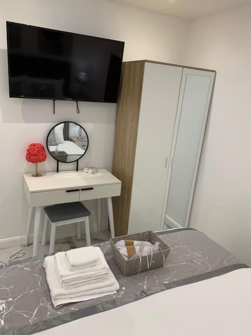 Apartment C, A One Bedroom Flat In South London Carshalton Extérieur photo