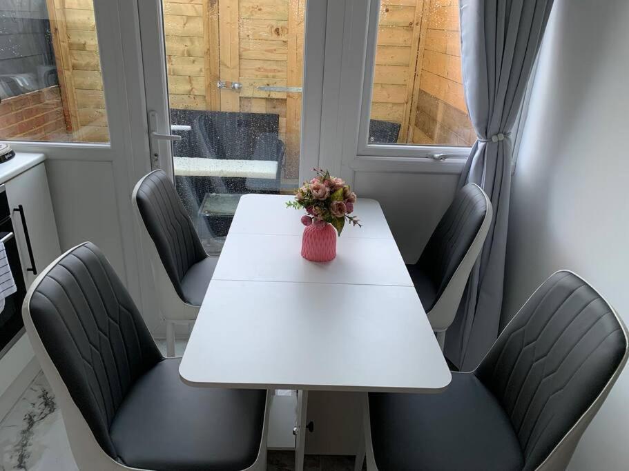 Apartment C, A One Bedroom Flat In South London Carshalton Extérieur photo
